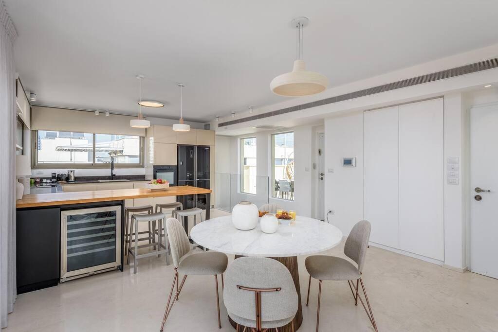 #breathtaking 4br/3ba Duplex Seafront