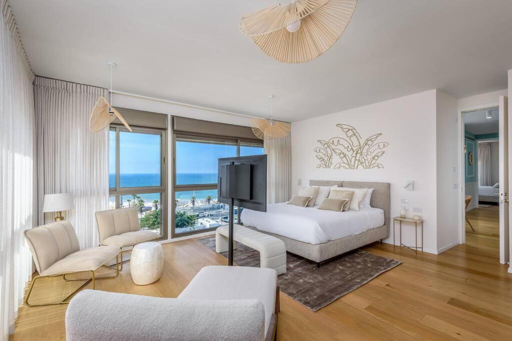 #breathtaking 4br/3ba Duplex Seafront Apartment *