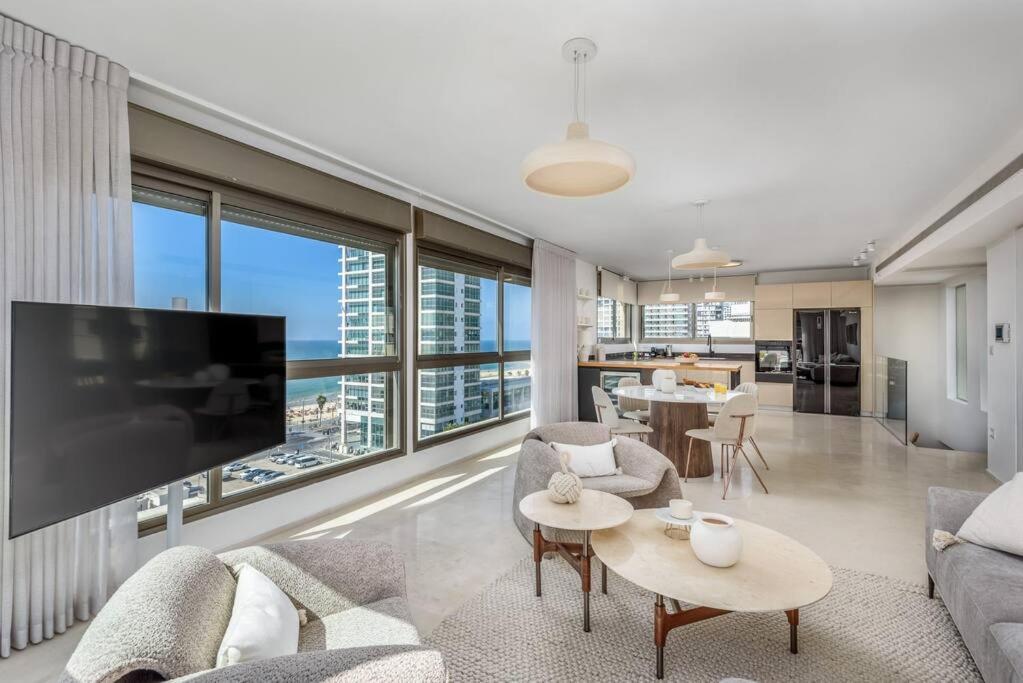 #breathtaking 4br/3ba Duplex Seafront *