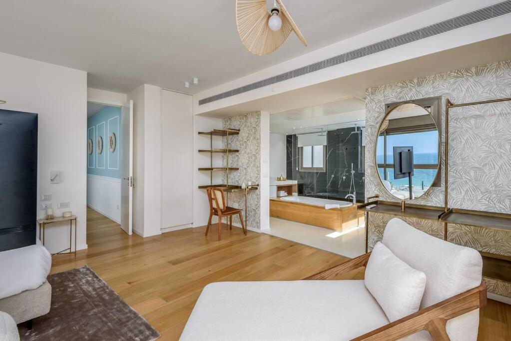 #breathtaking 4br/3ba Duplex Seafront