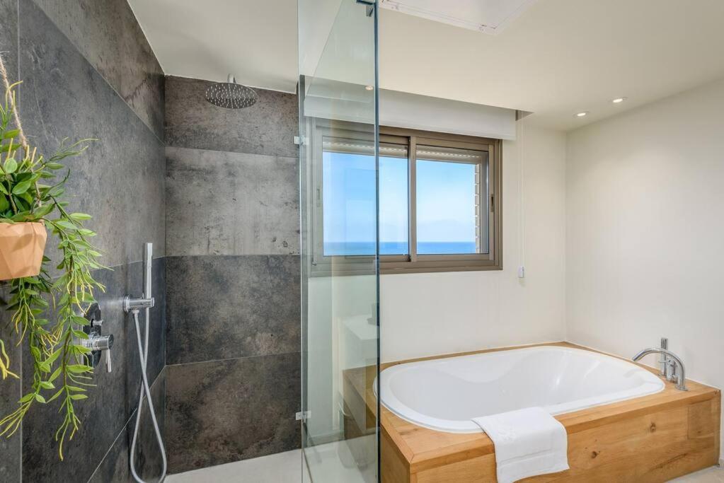 #breathtaking 4br/3ba Duplex Seafront *